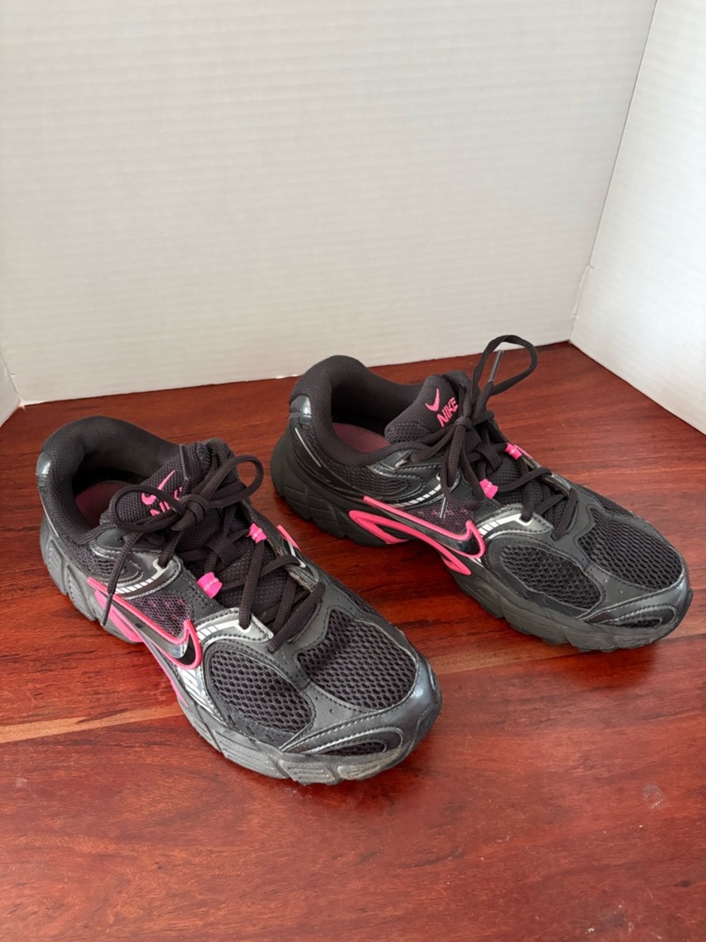Nike V5 RNR Black Pink Blast Athletic Shoes Women's Size 11 uS